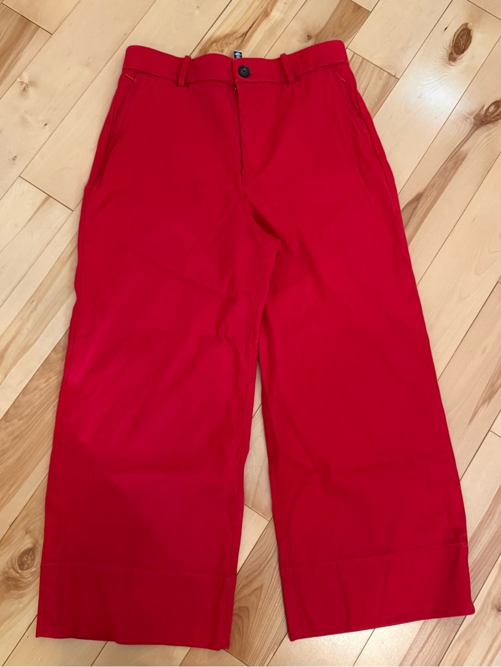 SPANX womenโs red cropped pants